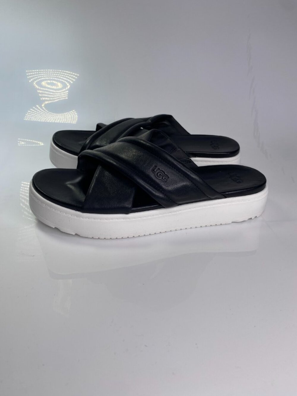 Ugg Womens Zayne Black Leather Crossband Sandal Sz 11